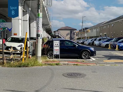 突き当たりにある駐車場