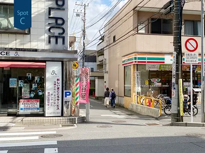 道順の目印になるセブンイレブンと美容室の角